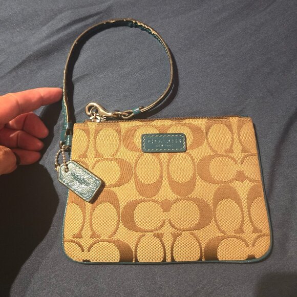Coach Handbags - Coach wristlet